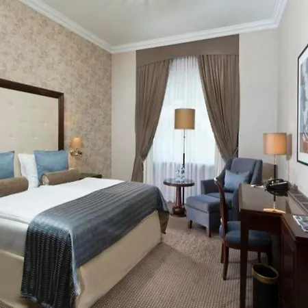 Flemings Frankfurt Main-riverside ホテル 4*