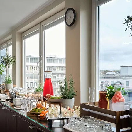 Отель Flemings Frankfurt Main-riverside 4*
