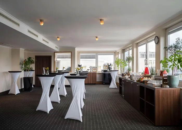 Отель Flemings Frankfurt Main-riverside 4*